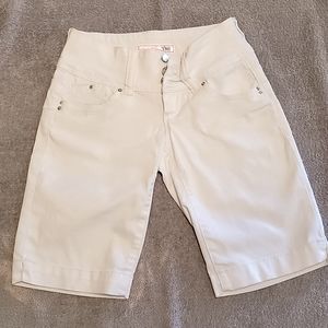 YMI JUNIORS WHITE SHORTS SZ 1